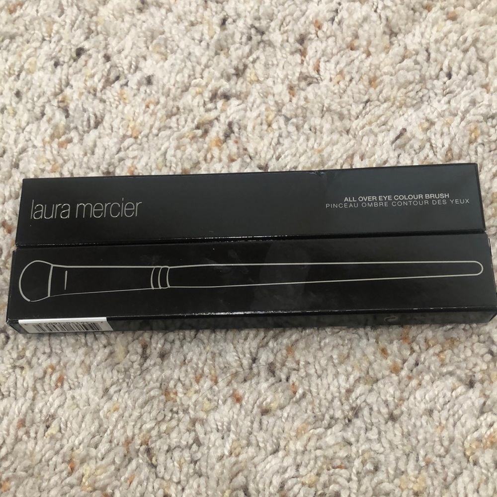 Laura Mercier all over eye contour brush